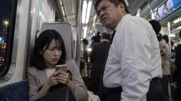 「じゃあさっさと乗れよ！」バスの割り込みを注意され逆ギレした中年女性。車内で20代女性が味わった“恐怖の8分間”