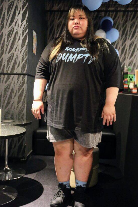 “5年で80キロ増” 152センチ・140キロの女性が語る驚きの日常生活「軽自動車がシャコタンに」「食べ放題で退店を促された」