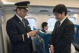 「新幹線の車内でスーツを汚された「数日後に面接の就活生」の怒り。相手が逆ギレ、まさかの警察を呼ばれて…／迷惑行為ランキング2位は“座席の座り方”31.9％。電車内マナーへの利用者の本音を調べてみた」の画像4
