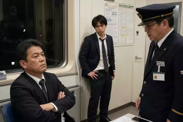 「新幹線の車内でスーツを汚された「数日後に面接の就活生」の怒り。相手が逆ギレ、まさかの警察を呼ばれて…／迷惑行為ランキング2位は“座席の座り方”31.9％。電車内マナーへの利用者の本音を調べてみた」の画像