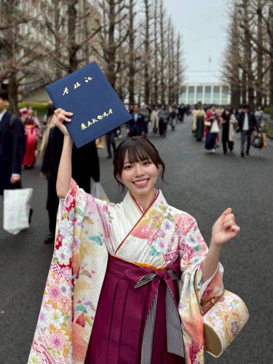 慶應卒の女性が広告代理店を辞めてまでアイドルを目指したワケ。名門校に合格し、沖縄から東京に「家族で移住」した経験も