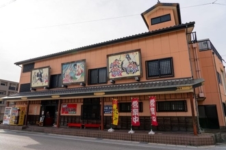 観客150人全員が“人形”…「入浴中の全裸女性」まで再現した、愛知の知られざる異空間