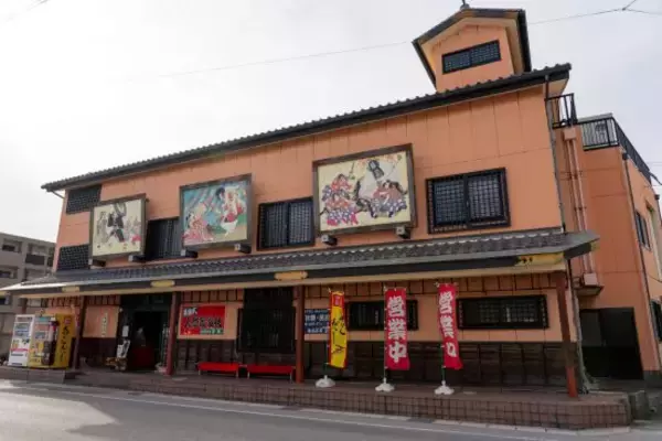 観客150人全員が“人形”…「入浴中の全裸女性」まで再現した、愛知の知られざる異空間