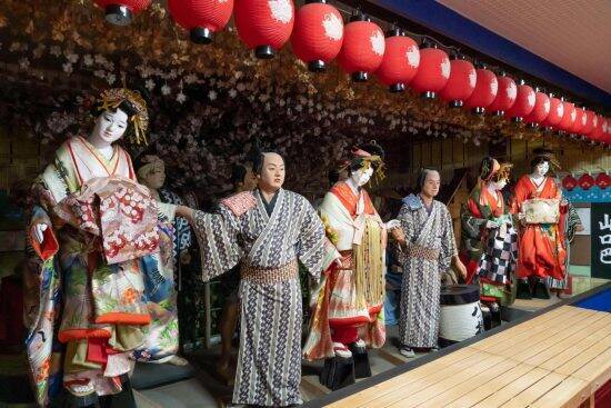 観客150人全員が“人形”…「入浴中の全裸女性」まで再現した、愛知の知られざる異空間