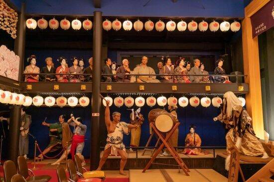 観客150人全員が“人形”…「入浴中の全裸女性」まで再現した、愛知の知られざる異空間