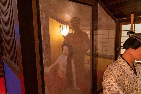 観客150人全員が“人形”…「入浴中の全裸女性」まで再現した、愛知の知られざる異空間