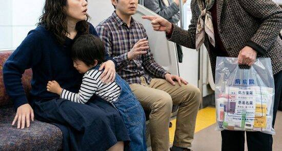 「日本は終わったな！」60代女性が優先席で突然の怒号…子連れ家族が“マナー違反扱い”された衝撃の一部始終