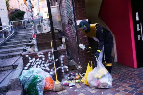 「渋谷でゴミ拾いを続ける29歳の正体とは？発達障害、うつ病、婚約破棄の過去も…「ゴミ箱を増やしたくない」行政の思惑にも言及」の画像
