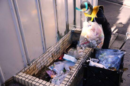 渋谷でゴミ拾いを続ける29歳の正体とは？発達障害、うつ病、婚約破棄の過去も…「ゴミ箱を増やしたくない」行政の思惑にも言及