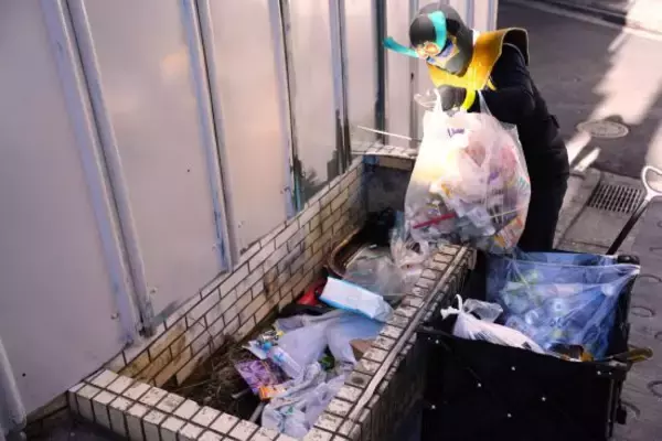 「渋谷でゴミ拾いを続ける29歳の正体とは？発達障害、うつ病、婚約破棄の過去も…「ゴミ箱を増やしたくない」行政の思惑にも言及」の画像