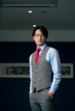 「司法試験も芸人も、目指す感覚は一緒」。弁護士芸人・こたけ正義感が語る、高いハードルを越え続けるための“合理的思考”