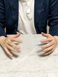 「元占い師が暴露…急増する“自称占い師”の巧妙な手口。無料のはずがLINEで“特別祈祷50万円”を勧められ…使っていたら「即アウト」な言葉とは」の画像2