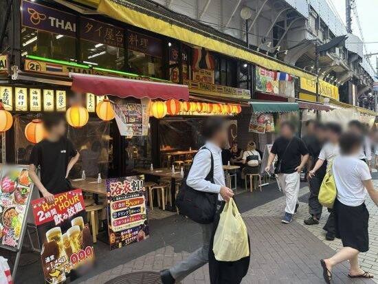 上野アメ横の“一斉摘発”から3ヵ月も…警告に従わない店舗が後を絶たず「路上営業がなくならない」理由【現地レポート】