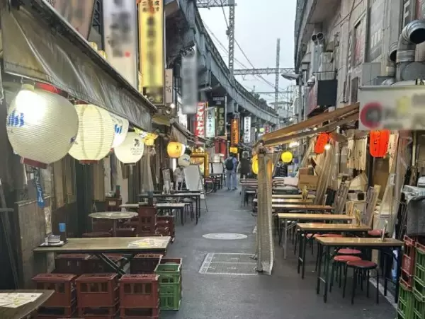 「上野アメ横の“一斉摘発”から3ヵ月も…警告に従わない店舗が後を絶たず「路上営業がなくならない」理由【現地レポート】」の画像