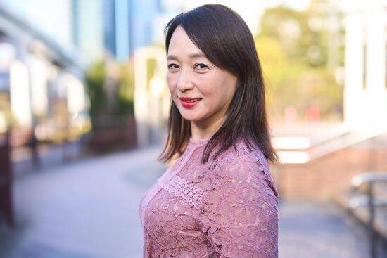 「普通の主婦」が50歳でセクシー女優になったワケ。夫婦仲はいいけれど…「原因の1つだった」夫との関係性とは