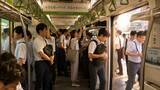 「満員電車でスマホを見たまま動かない、“自分のテリトリー”を死守する男性に駅員が放った「痛快な一言」／「扉付近での滞留」が迷惑行為4位に新ランクイン、27.6％が「気になる」と回答」の画像6
