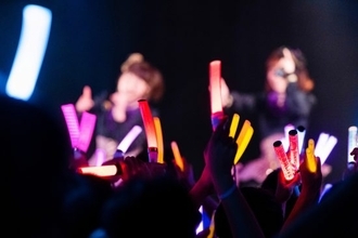 祖父の遺産1000万円を捧げた「推し」が卒業発表…絶望したオタク芸人が語る、葛藤の先の“推し活のやめどき”