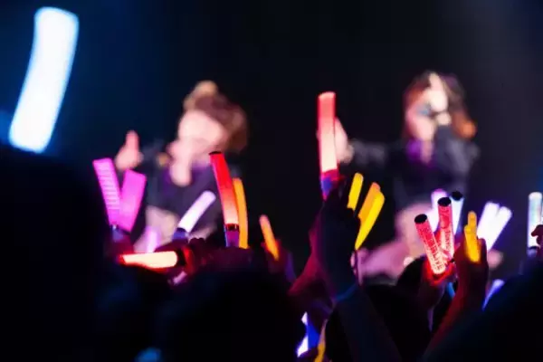 祖父の遺産1000万円を捧げた「推し」が卒業発表…絶望したオタク芸人が語る、葛藤の先の“推し活のやめどき”