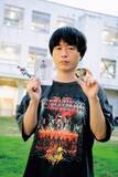 「祖父の遺産1000万円を捧げた「推し」が卒業発表…絶望したオタク芸人が語る、葛藤の先の“推し活のやめどき”」の画像2