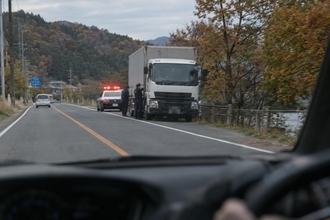 “あおり運転”してきたトラックから運転手が降りてきて…窓をガンガン！とっさの対応で撃退するまで／110番は1日に何件かかってくるのか調べてみた