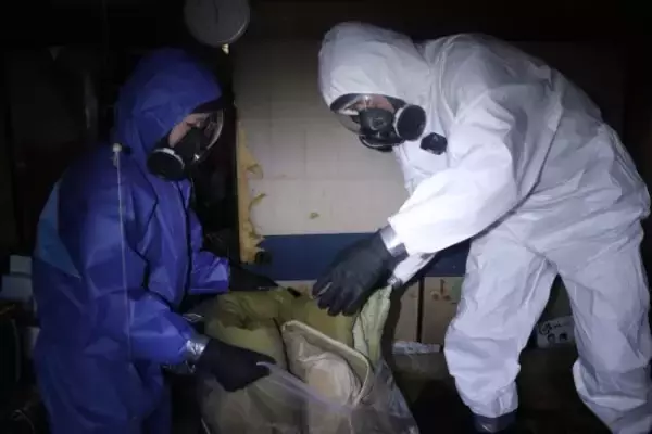 遺族に聞こえる声で「くっさ！」、遺品整理で見つかったお金を横領…特殊清掃員が明かす“悪質業者の実態”――大反響セレクション