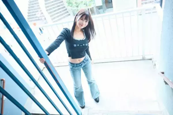 「「名前が違うやん」母親に“身バレ”したセクシー女優が「家族愛を感じる」ワケ。「自由に生きたい」母子家庭で貧乏だった女性が18歳で決断したこと」の画像
