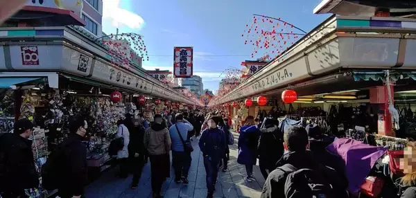 「「偶然、面白いものを見つけるのが好き」アメリカ人男性が日本の街歩きで気づいた“意外なこと”」の画像