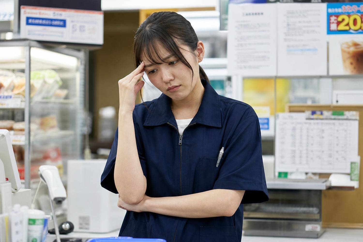 コンビニの“セルフレジ導入”で転職を決意した女性の怒り「ほとんど出勤できなくなって収入が激減」／便利さのツケは、誰が払うのか