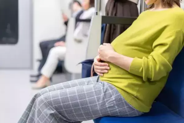 「改札で「いつも隙を狙って待ち構えている」“不正乗車”を繰り返す60代の男性客に駅員が声をかけた結果は…」の画像