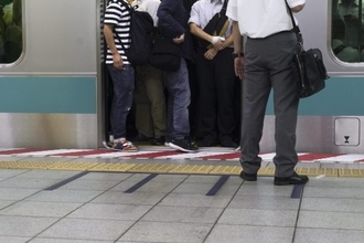 「まるで“子供の喧嘩”」満員電車でサラリーマン同士が口論に。周囲の乗客は呆れ顔で…――仰天ニュース特報