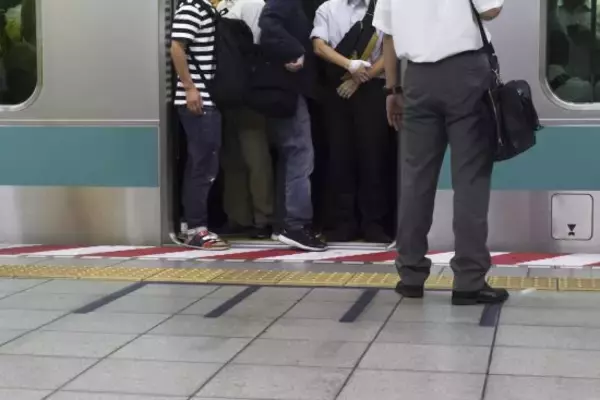 「まるで“子供の喧嘩”」満員電車でサラリーマン同士が口論に。周囲の乗客は呆れ顔で…――仰天ニュース特報