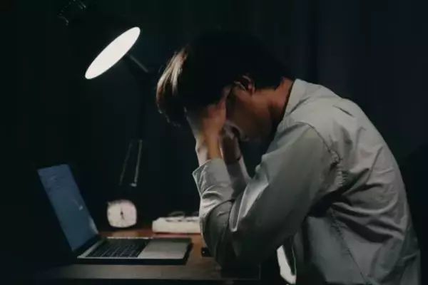 「会社を辞めれば年収1000万円なんて通過点」“過信”が招いた42歳管理職の破滅。貯金1000万円はわずか一年半で底をつき、夜間の運送バイトへ