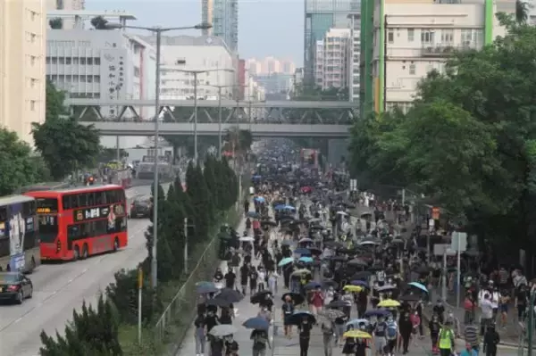 「武力衝突ではなく静かな締め上げ」山口真由氏が分析する香港民主党解散の真相