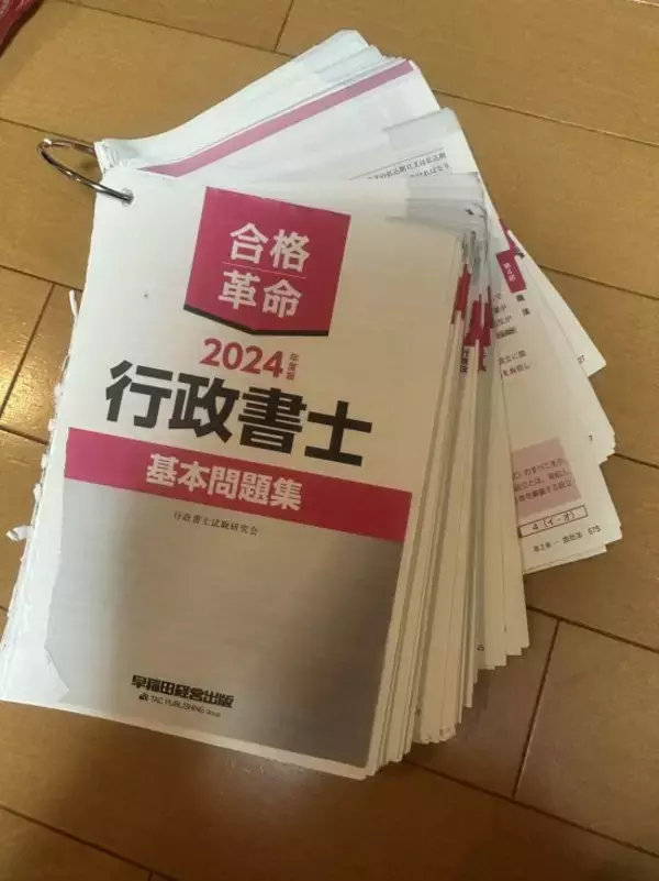 「プレイ用マットを浴槽に敷き猛勉強…元吉原嬢の20代美女が「行政書士」になれたワケ」の画像