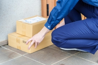 「置き配の荷物」を勝手に開封する隣の老人…抗議した結果「今度はうちのポストを開けていた」泥沼の結末