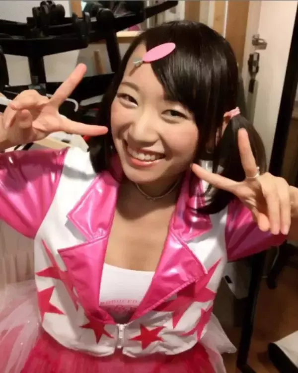 「「妻は30歳、夫は57歳」27歳の“年の差婚”をした元アイドル。きっかけは19歳のとき、ライブ後の食事で…――大反響セレクション」の画像