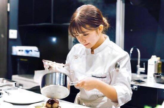 ホテルで料理人として働く女性がセクシー女優デビューした理由「今は女優7割、料理人3割くらいでやってます」