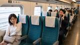 「「ふざけるな！」新幹線で“大声通話”を止めないサラリーマン。数分後、「申し訳ありません」と小さな声で謝ったワケ／車内マナー「改善された」と感じる人はわずか2割未満の調査結果も」の画像2