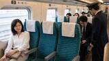 「「ふざけるな！」新幹線で“大声通話”を止めないサラリーマン。数分後、「申し訳ありません」と小さな声で謝ったワケ／車内マナー「改善された」と感じる人はわずか2割未満の調査結果も」の画像3