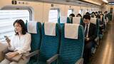 「「ふざけるな！」新幹線で“大声通話”を止めないサラリーマン。数分後、「申し訳ありません」と小さな声で謝ったワケ／車内マナー「改善された」と感じる人はわずか2割未満の調査結果も」の画像5