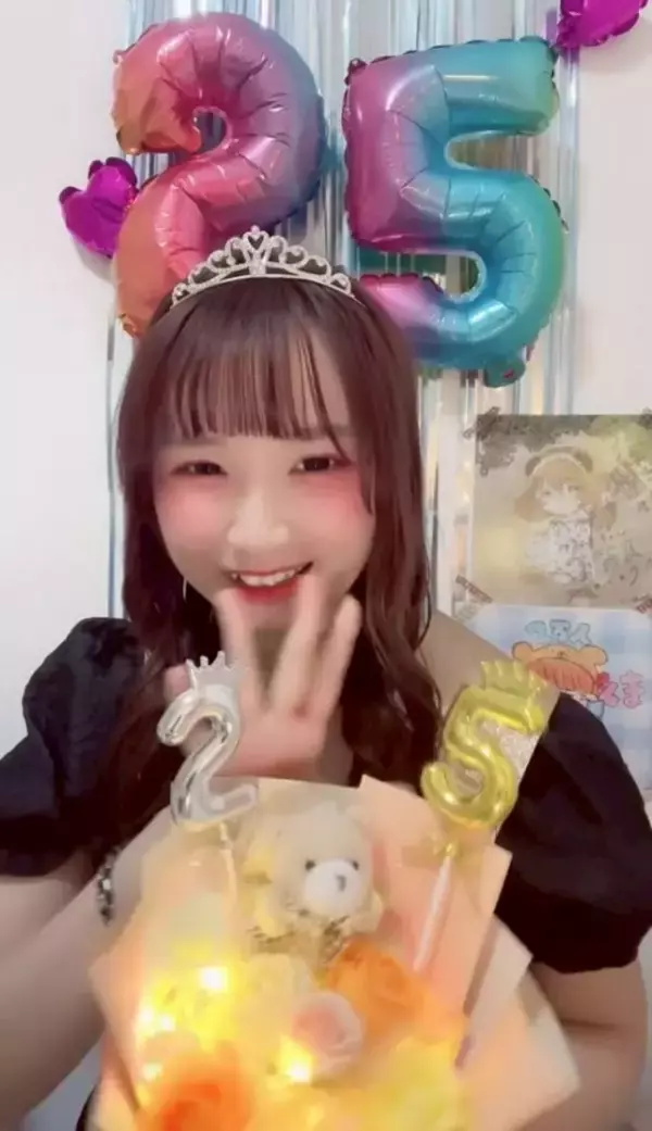 「父が創価学会2世、母がエホバの証人2世…「“信仰以外の生き方”を知らなかった」25歳女性が、家から“逃げる”まで――大反響セレクション」の画像