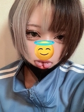厳格な家で育った“お嬢様”が刺青を入れ、舌先を2つに割ったワケ。祖母からの援助（100万円）で豊胸手術も