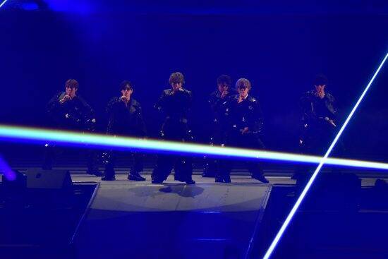 Kis-My-Ft2、デビュー15周年の記念日に熱唱！「15周年は通過点」。ドーム公演の発表も
