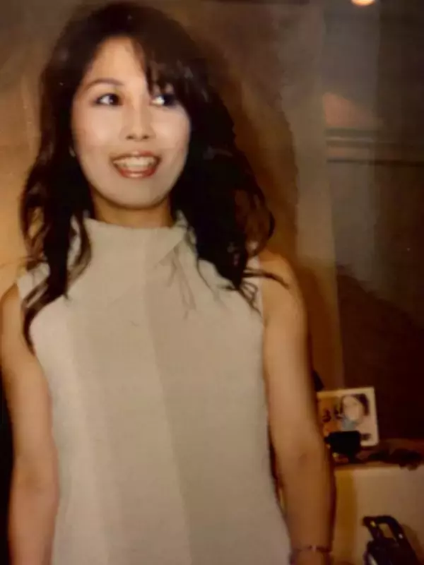 「「妻は54歳、夫は33歳」“同級生のお母さん”とまさかの年の差婚。「普通の結婚をしてほしい」大反対の両親を納得させた意外な方法」の画像