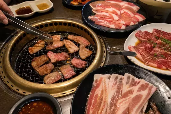 「“激安焼肉食べ放題店”の元店員が語る「自分だったら絶対に注文しないメニュー」4選／焼肉に一番お金を使う県は？どこか調べてみた」の画像