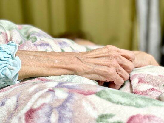 「薬を減らしたら、寝たきり患者が歩き出した」日本の高齢者をヨボヨボにする“おせっかい医療”の実態