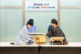 藤井聡太「プロになった今、感じる“将棋の楽しさ”」。熊本復興応援対局、八代八段が大激闘の末に藤井を破る