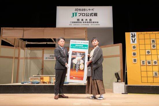 藤井聡太「プロになった今、感じる“将棋の楽しさ”」。熊本復興応援対局、八代八段が大激闘の末に藤井を破る