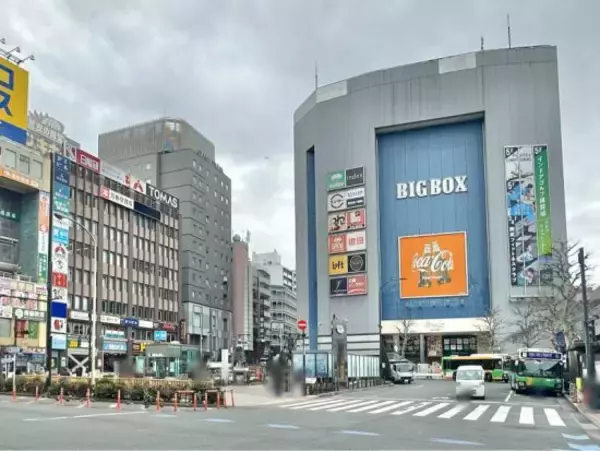 「高田馬場｢駅前不法占拠｣がついに解体。“謎の激シブ店舗群”が現在は｢ただの壁｣に…むしろ「なぜ令和まで生き残れたのか」背景に迫る」の画像