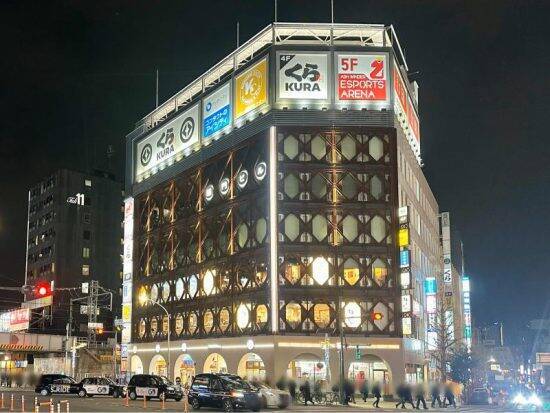 高田馬場｢駅前不法占拠｣がついに解体。“謎の激シブ店舗群”が現在は｢ただの壁｣に…むしろ「なぜ令和まで生き残れたのか」背景に迫る